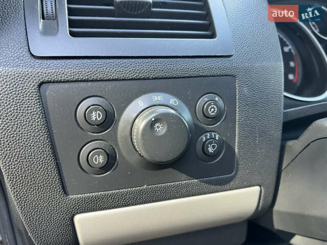 Черный Опель Зафира, объемом двигателя 1.6 л и пробегом 227 тыс. км за 6300 $, фото 13 на Automoto.ua