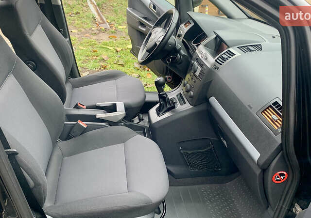 Черный Опель Зафира, объемом двигателя 1.8 л и пробегом 179 тыс. км за 6750 $, фото 28 на Automoto.ua