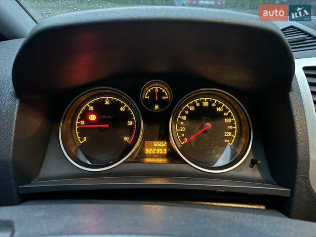 Чорний Опель Зафіра, об'ємом двигуна 1.7 л та пробігом 320 тис. км за 6200 $, фото 13 на Automoto.ua