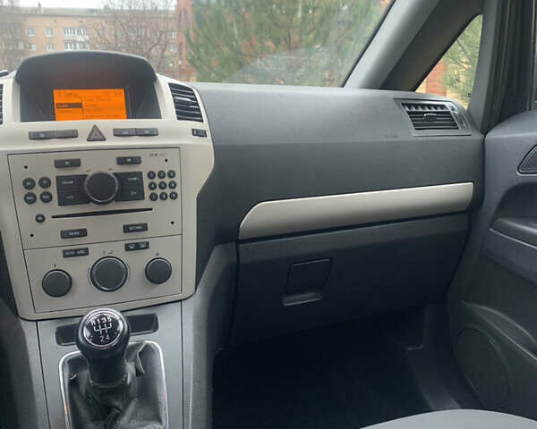 Черный Опель Зафира, объемом двигателя 1.8 л и пробегом 230 тыс. км за 5400 $, фото 82 на Automoto.ua