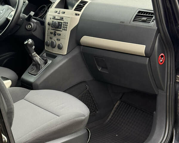 Чорний Опель Зафіра, об'ємом двигуна 1.6 л та пробігом 238 тис. км за 5500 $, фото 25 на Automoto.ua