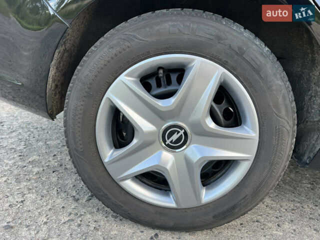 Черный Опель Зафира, объемом двигателя 1.6 л и пробегом 227 тыс. км за 6300 $, фото 29 на Automoto.ua