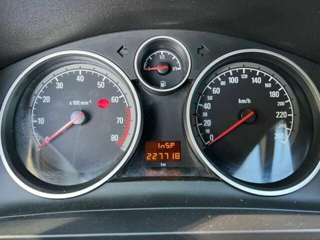 Черный Опель Зафира, объемом двигателя 1.6 л и пробегом 227 тыс. км за 6300 $, фото 13 на Automoto.ua