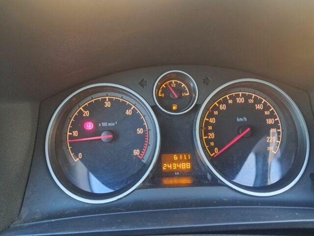 Чорний Опель Зафіра, об'ємом двигуна 1.9 л та пробігом 243 тис. км за 4500 $, фото 6 на Automoto.ua