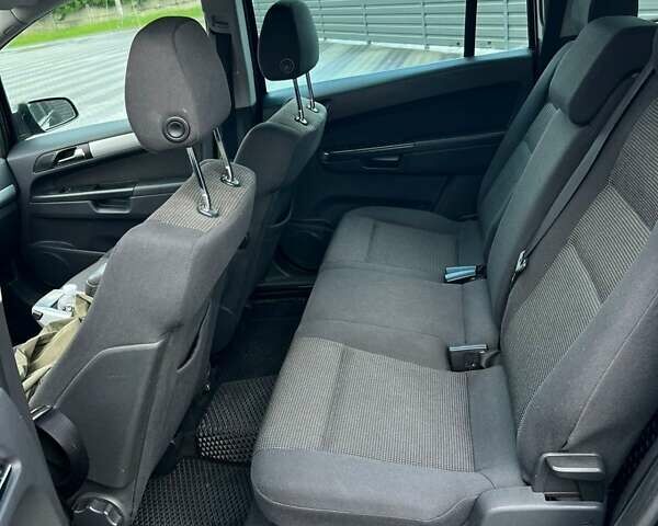 Черный Опель Зафира, объемом двигателя 1.69 л и пробегом 266 тыс. км за 5700 $, фото 7 на Automoto.ua