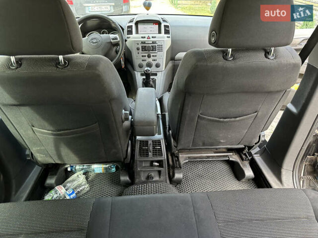 Черный Опель Зафира, объемом двигателя 1.69 л и пробегом 184 тыс. км за 4800 $, фото 7 на Automoto.ua