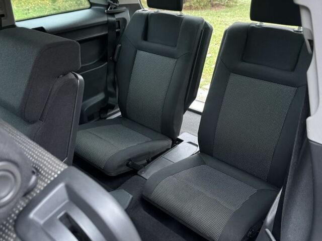 Черный Опель Зафира, объемом двигателя 1.9 л и пробегом 250 тыс. км за 3250 $, фото 20 на Automoto.ua