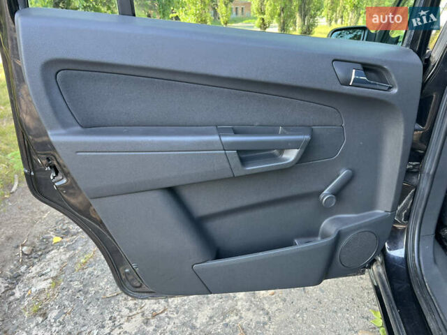 Черный Опель Зафира, объемом двигателя 1.6 л и пробегом 227 тыс. км за 6300 $, фото 18 на Automoto.ua