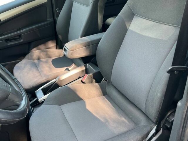 Черный Опель Зафира, объемом двигателя 1.6 л и пробегом 227 тыс. км за 6300 $, фото 11 на Automoto.ua