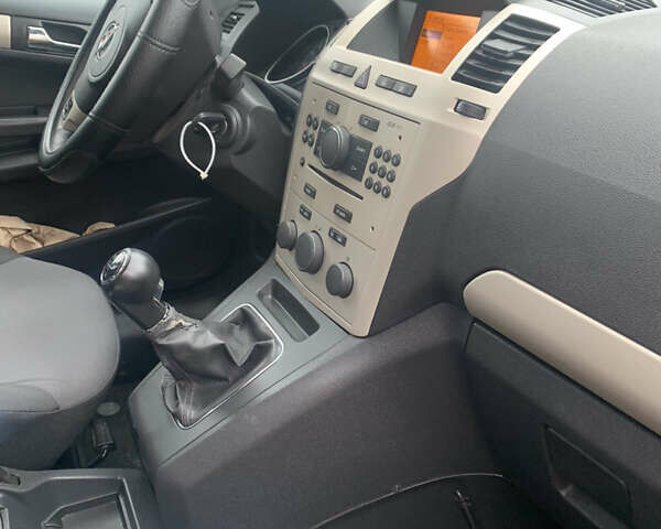 Черный Опель Зафира, объемом двигателя 1.8 л и пробегом 230 тыс. км за 5400 $, фото 46 на Automoto.ua