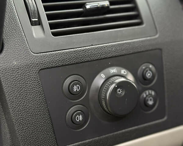 Чорний Опель Зафіра, об'ємом двигуна 1.6 л та пробігом 238 тис. км за 5500 $, фото 32 на Automoto.ua