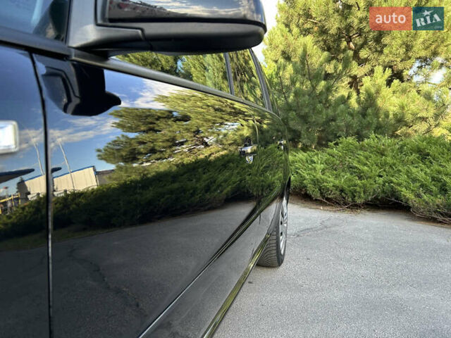 Черный Опель Зафира, объемом двигателя 1.8 л и пробегом 205 тыс. км за 6250 $, фото 4 на Automoto.ua