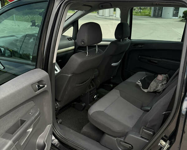 Черный Опель Зафира, объемом двигателя 1.9 л и пробегом 315 тыс. км за 6600 $, фото 8 на Automoto.ua