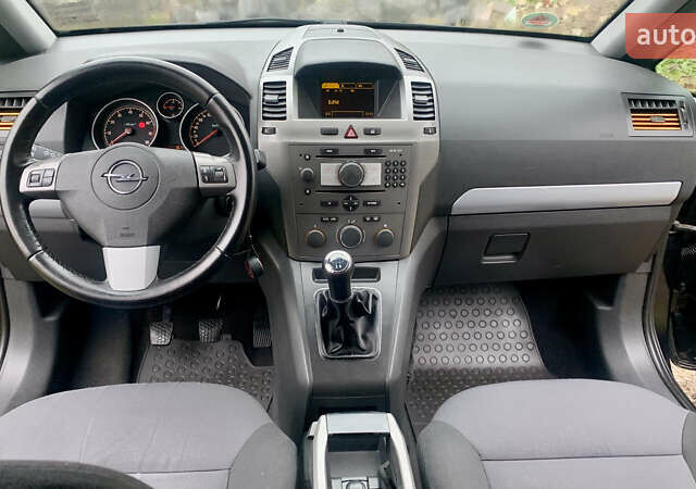 Черный Опель Зафира, объемом двигателя 1.8 л и пробегом 179 тыс. км за 6650 $, фото 24 на Automoto.ua