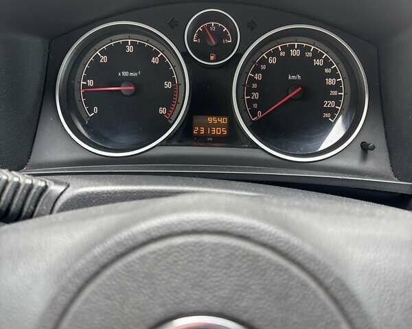 Чорний Опель Зафіра, об'ємом двигуна 1.69 л та пробігом 231 тис. км за 6300 $, фото 2 на Automoto.ua