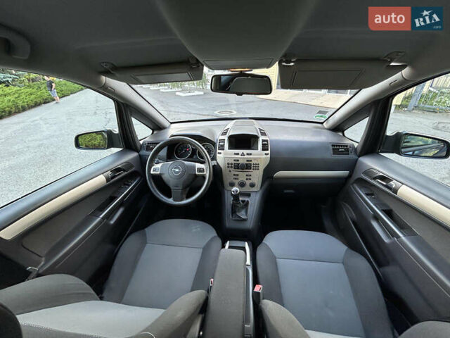 Черный Опель Зафира, объемом двигателя 1.8 л и пробегом 205 тыс. км за 6250 $, фото 26 на Automoto.ua