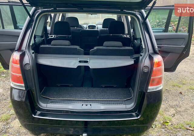 Черный Опель Зафира, объемом двигателя 1.8 л и пробегом 179 тыс. км за 6750 $, фото 12 на Automoto.ua