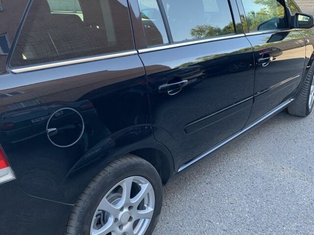 Черный Опель Зафира, объемом двигателя 1.8 л и пробегом 193 тыс. км за 6400 $, фото 3 на Automoto.ua