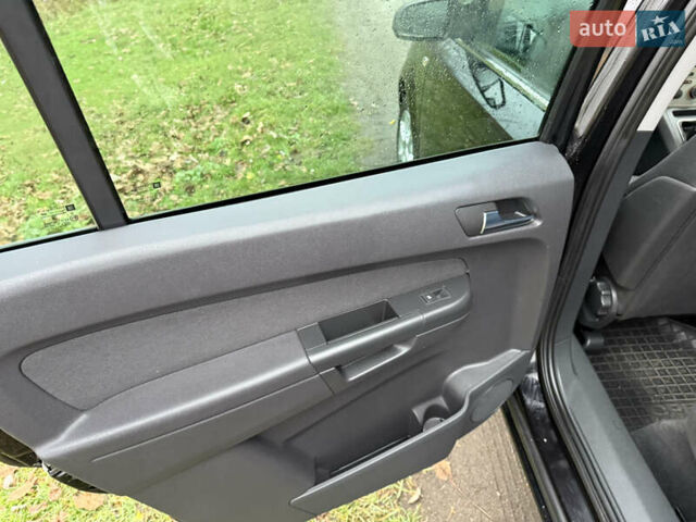 Чорний Опель Зафіра, об'ємом двигуна 1.8 л та пробігом 193 тис. км за 6300 $, фото 10 на Automoto.ua