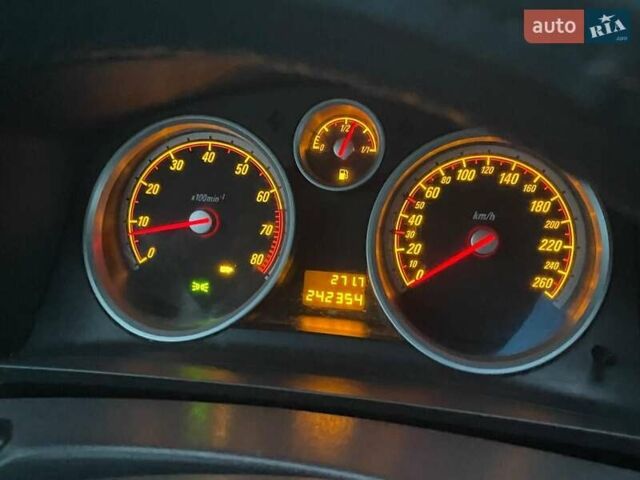 Чорний Опель Зафіра, об'ємом двигуна 2.2 л та пробігом 242 тис. км за 5250 $, фото 13 на Automoto.ua