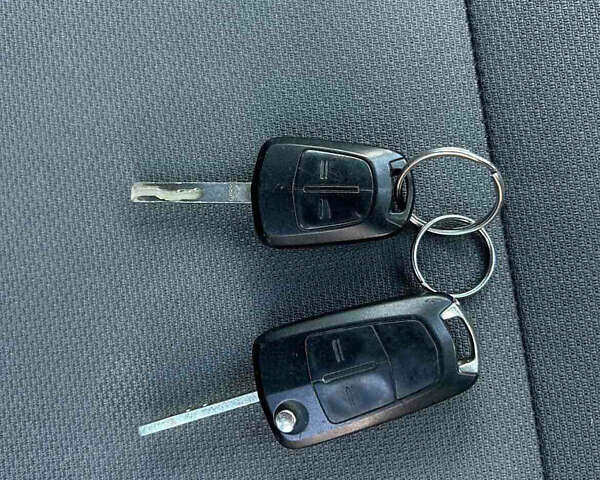 Черный Опель Зафира, объемом двигателя 1.8 л и пробегом 205 тыс. км за 6250 $, фото 48 на Automoto.ua