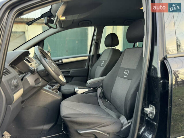 Черный Опель Зафира, объемом двигателя 2.2 л и пробегом 209 тыс. км за 4900 $, фото 10 на Automoto.ua