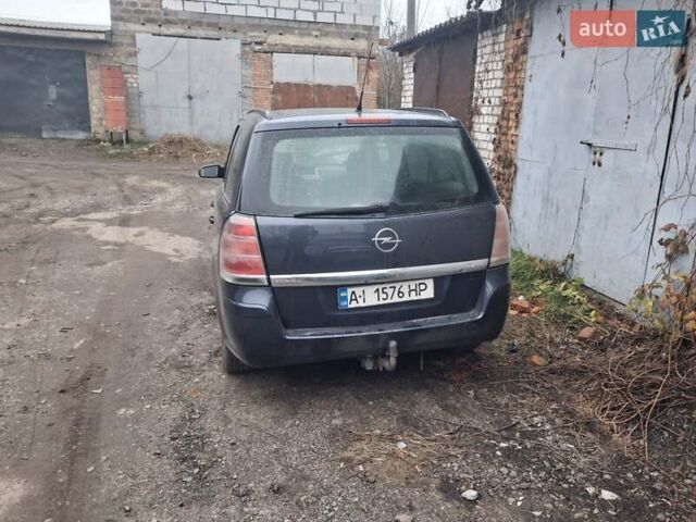 Черный Опель Зафира, объемом двигателя 1.9 л и пробегом 400 тыс. км за 5499 $, фото 2 на Automoto.ua