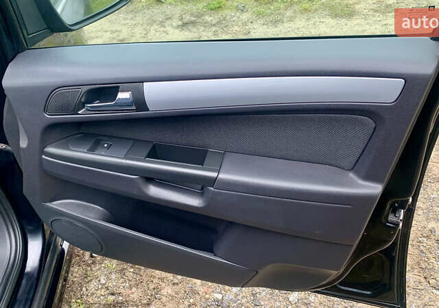 Черный Опель Зафира, объемом двигателя 1.8 л и пробегом 179 тыс. км за 6750 $, фото 26 на Automoto.ua