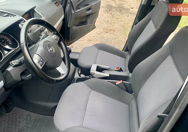 Черный Опель Зафира, объемом двигателя 1.8 л и пробегом 179 тыс. км за 6750 $, фото 18 на Automoto.ua