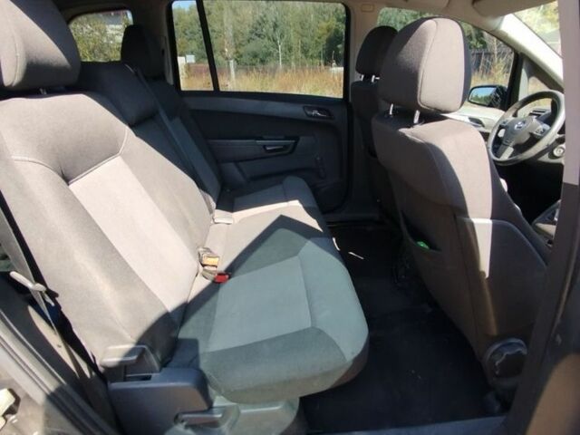 Черный Опель Зафира, объемом двигателя 1.7 л и пробегом 372 тыс. км за 6500 $, фото 7 на Automoto.ua