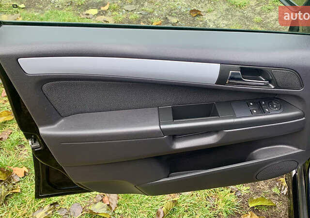 Черный Опель Зафира, объемом двигателя 1.8 л и пробегом 179 тыс. км за 6750 $, фото 20 на Automoto.ua