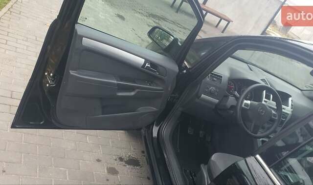 Черный Опель Зафира, объемом двигателя 1.6 л и пробегом 260 тыс. км за 6200 $, фото 9 на Automoto.ua