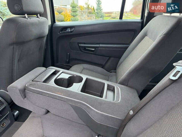 Черный Опель Зафира, объемом двигателя 1.8 л и пробегом 256 тыс. км за 6250 $, фото 49 на Automoto.ua