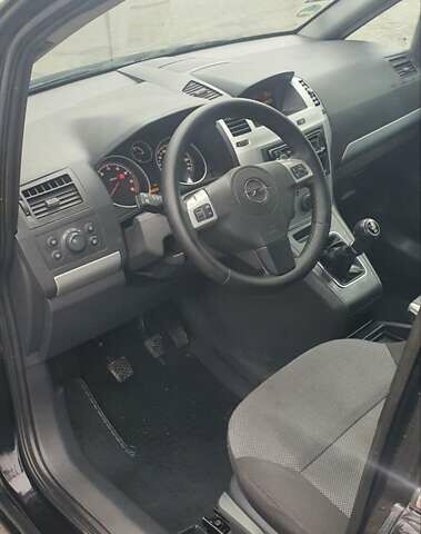 Черный Опель Зафира, объемом двигателя 1.6 л и пробегом 260 тыс. км за 6200 $, фото 3 на Automoto.ua