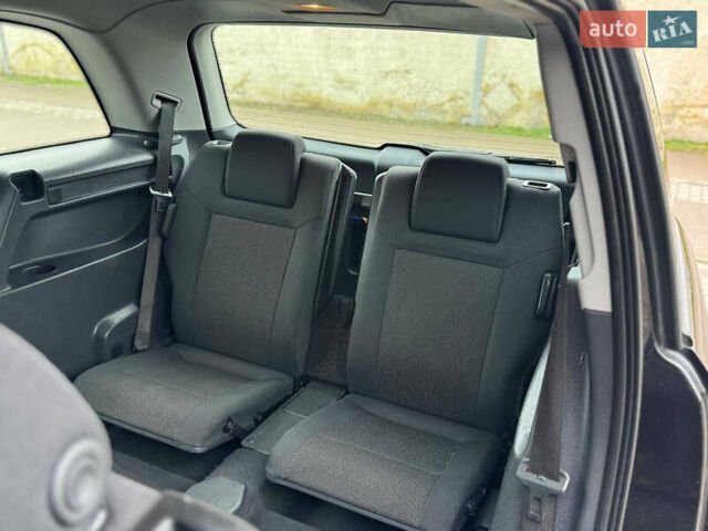 Черный Опель Зафира, объемом двигателя 1.8 л и пробегом 256 тыс. км за 6250 $, фото 53 на Automoto.ua