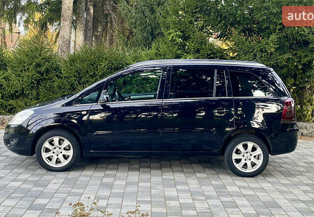 Черный Опель Зафира, объемом двигателя 1.6 л и пробегом 206 тыс. км за 6700 $, фото 2 на Automoto.ua