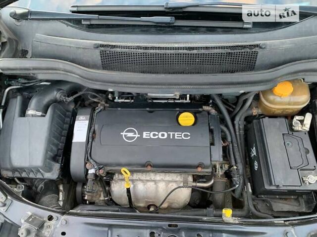 Черный Опель Зафира, объемом двигателя 1.8 л и пробегом 198 тыс. км за 6900 $, фото 27 на Automoto.ua