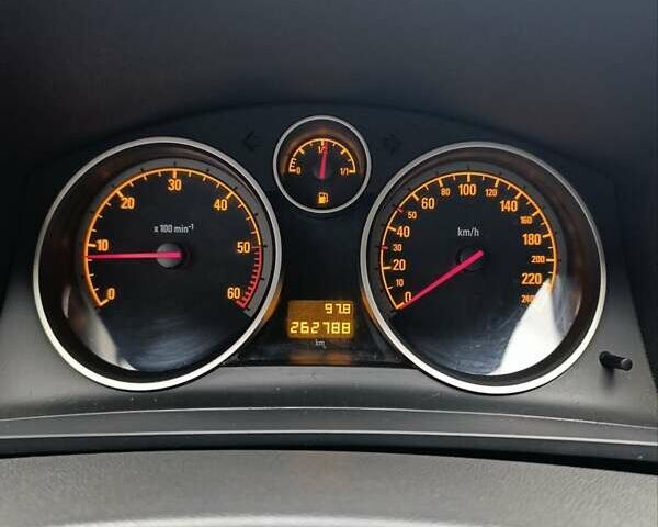 Черный Опель Зафира, объемом двигателя 1.69 л и пробегом 263 тыс. км за 6500 $, фото 9 на Automoto.ua