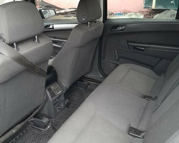 Черный Опель Зафира, объемом двигателя 1.9 л и пробегом 395 тыс. км за 6519 $, фото 3 на Automoto.ua