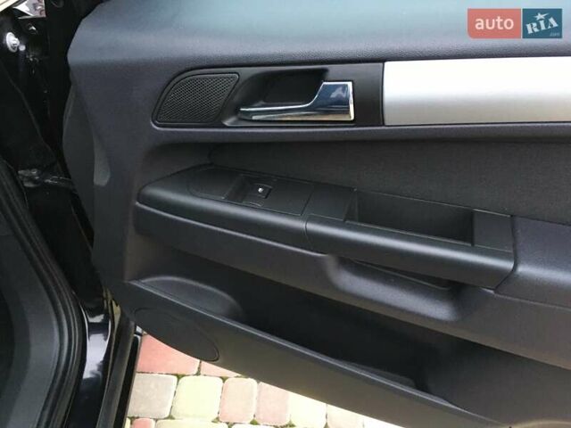 Черный Опель Зафира, объемом двигателя 1.6 л и пробегом 121 тыс. км за 6999 $, фото 42 на Automoto.ua