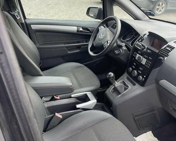 Черный Опель Зафира, объемом двигателя 1.6 л и пробегом 205 тыс. км за 6900 $, фото 16 на Automoto.ua