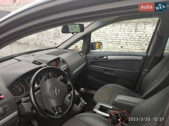 Черный Опель Зафира, объемом двигателя 1.8 л и пробегом 242 тыс. км за 7300 $, фото 5 на Automoto.ua