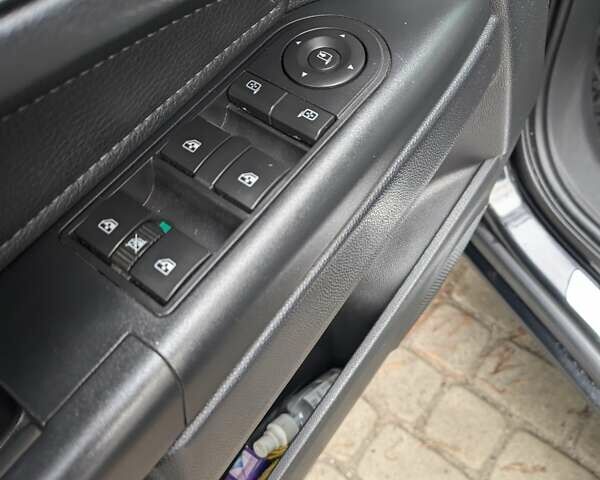 Чорний Опель Зафіра, об'ємом двигуна 1.9 л та пробігом 277 тис. км за 6800 $, фото 19 на Automoto.ua