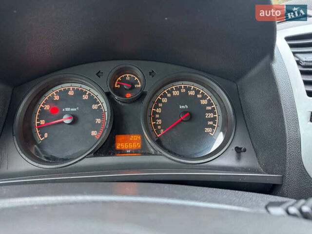 Черный Опель Зафира, объемом двигателя 1.8 л и пробегом 256 тыс. км за 6250 $, фото 65 на Automoto.ua