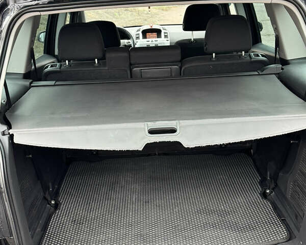 Черный Опель Зафира, объемом двигателя 1.9 л и пробегом 266 тыс. км за 5999 $, фото 8 на Automoto.ua