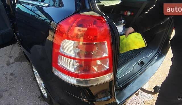 Черный Опель Зафира, объемом двигателя 1.6 л и пробегом 220 тыс. км за 7200 $, фото 28 на Automoto.ua