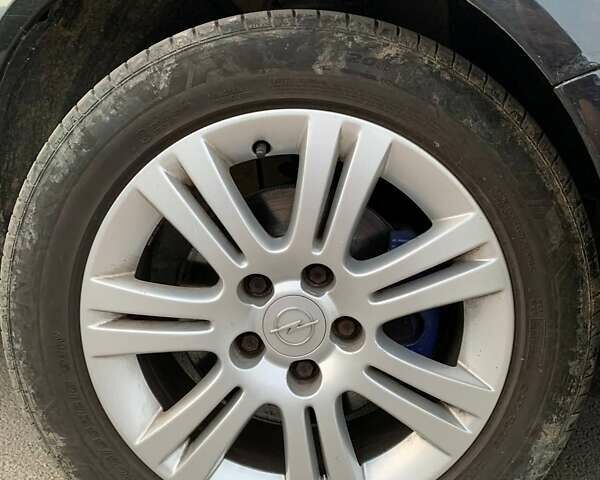 Черный Опель Зафира, объемом двигателя 1.8 л и пробегом 198 тыс. км за 6900 $, фото 16 на Automoto.ua