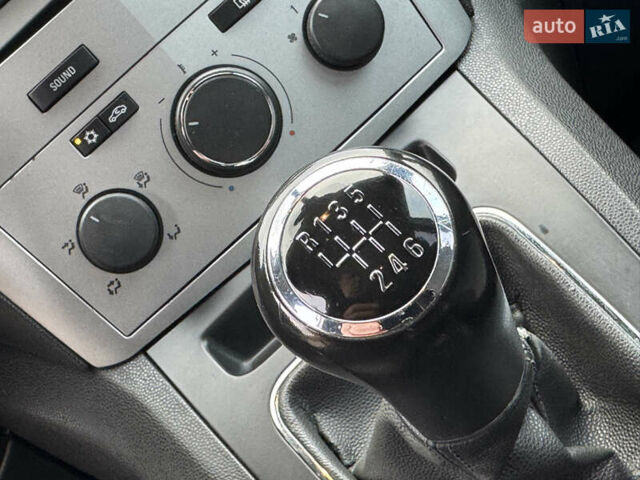 Чорний Опель Зафіра, об'ємом двигуна 1.7 л та пробігом 197 тис. км за 6500 $, фото 43 на Automoto.ua