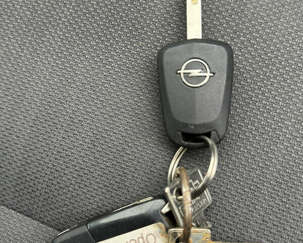 Черный Опель Зафира, объемом двигателя 1.6 л и пробегом 198 тыс. км за 6300 $, фото 5 на Automoto.ua