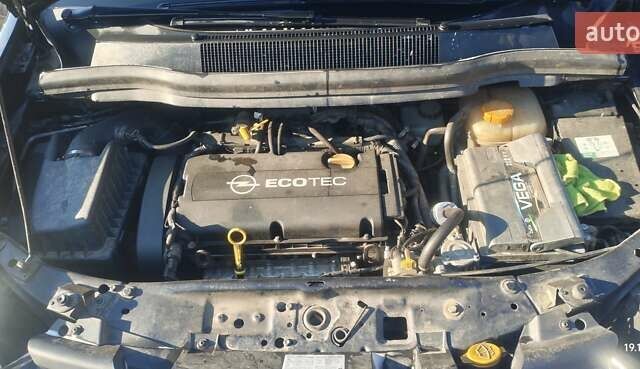 Черный Опель Зафира, объемом двигателя 1.6 л и пробегом 220 тыс. км за 7200 $, фото 3 на Automoto.ua